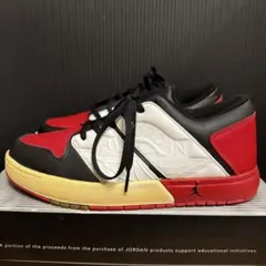 エア ジョーダン ローカット スニーカー 赤黒白