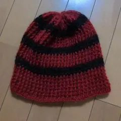 赤と黒のストライプ ニット帽