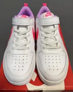 【新品未使用22cm】Nikeナイキコート キッズスニーカー ホワイト/ピンク