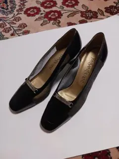 Yves Saint Laurent パンプス 黒 ゴールド　美品のサムネイル