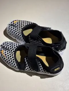 NIKE ドットパターン スニーカー（エアリフト）