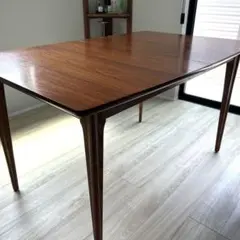 ACME BROOKSDININGTABLE