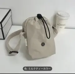 ドリンクとスマホ、小物が入るバッグ