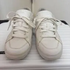 PUMA スニーカー ホワイトのサムネイル