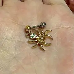 クモデザイン片耳用ピアスのサムネイル
