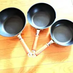 中古品のフライパン 3点セット 木製ハンドルのサムネイル