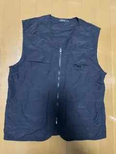 黒ノースリーブベスト