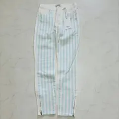 新品✨GUESS スキニーパンツ ストライプ 裾ジップ 25（G138）のサムネイル