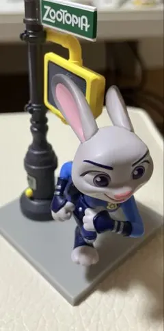 匿名発送】ズートピア2 モニタートップフィギュア ジュディ・ホップス