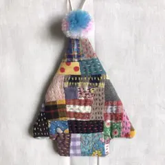 ランダムつなぎステッチツリー型オーナメント