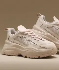 adidas OriginalsオズガイアOzgaia 厚底スニーカーアディダス