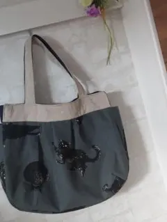 黒猫柄のバルーントートバッグ