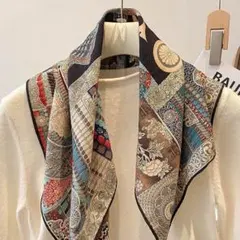 多色幾何学模様 大判スカーフ 40％絹+60%ウール　厚手　冷房対策　上品