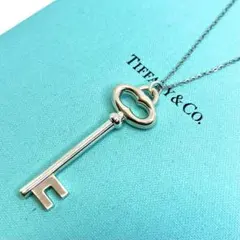 Tiffany & Co. キー 鍵型ネックレス ブルーサファイア - メルカリ