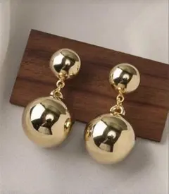 ゴールド ボール型 ピアス
