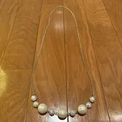 シルバーとホワイトのビーズネックレス