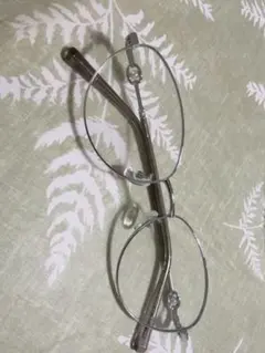 シルバー メタルフレーム オーバルメガネ