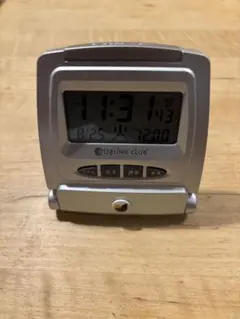 コンパクトな目覚まし電波時計