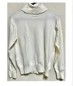 .プロポーションボディドレッシング　メタル釦天竺ハイネックニット.