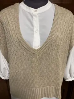 ベージュ Vネック ニットベスト（ブラウス別）