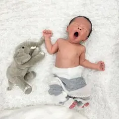 新生児用ストライプニット帽子とパンツセット