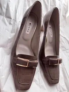 バックル付きパンプス／ダイアナ