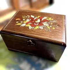 昭和レトロ　木製　鍵付き　オルゴール付き　ジュエリーボックス 昭和レトロ オルゴール付き ジュエリーボックス／小物入れ】 - メルカリ