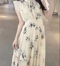 SNIDEL Sustainable20周年ワンピース プリーツ 花柄 シフォン