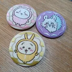 ちいかわ　刺繍缶バッジ　ちいかわ　うさぎ　モモンガ