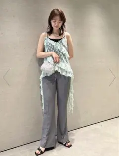 新品LILY BROWN センタープレスフレアパンツのサムネイル
