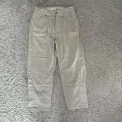 ベージュパンツ