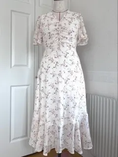 花柄ホワイト半袖ワンピース