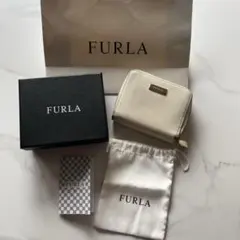 FURLA フルラ　折り財布　ラウンドジップ　ホワイト