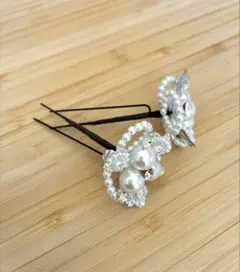 新品　髪飾り　Uピン　２本セット　キラキラ　パール　花　ヘアアクセ