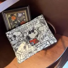 新品未使用　SNOOPY スヌーピー コミック柄 フラットポーチ