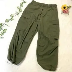 美品/GU ジーユー　スーパーワイドカーゴパンツ　メンズXLサイズ　オリーブのサムネイル