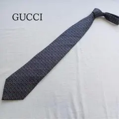 グッチ ネクタイ 紺色、銀色、赤色 チェーン柄 絹【n3650】