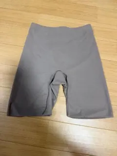 ユニクロ　ボディシェイパー　ノンラインショーツ