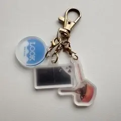 不二家 ペコちゃん LOOK キーホルダーのサムネイル
