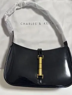 CHARLES & KEITH Cesia メタリックアクセントショルダーバッグ