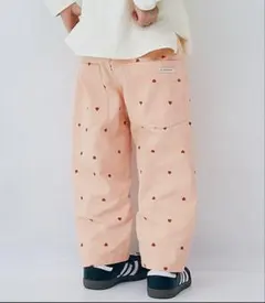 ハート刺繍のワイドストレートジーンズ　ピンク　120