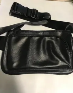 合成皮革 ボディバッグ　ウエストバック　薄型　ブラック