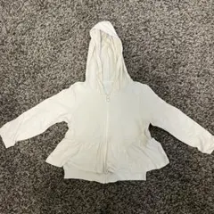 西松屋　フード付きフリル　クリームベージュ　パーカー　前開きジップ　95cm