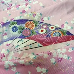 着物 はぎれ 811 生地 布 ハギレ アンティーク 絹　古布　和布　古裂　和柄