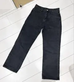 ブラック ストレートデニムのサムネイル