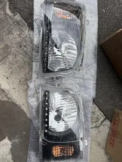 ハイエース200系9型 スーパーGL 純正 ハロゲンヘッドライト左右セット