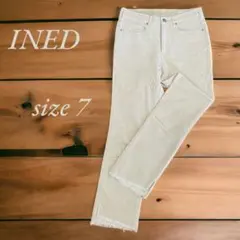 INED イネド　アイボリー　コーデュロイ　裾段差脇スリット　細め