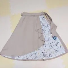 ベージュ フレアスカート 花柄裏地