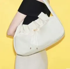 【CHARLES & KEITH】ショルダーバッグ ホワイト 美品のサムネイル