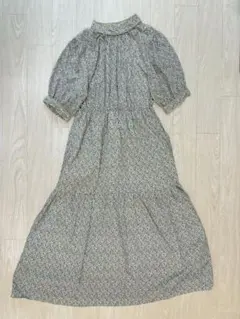 小花柄半袖ワンピース